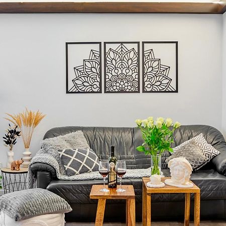 Natural-Style Apartment In The Centre Of Bratislava Exterior photo