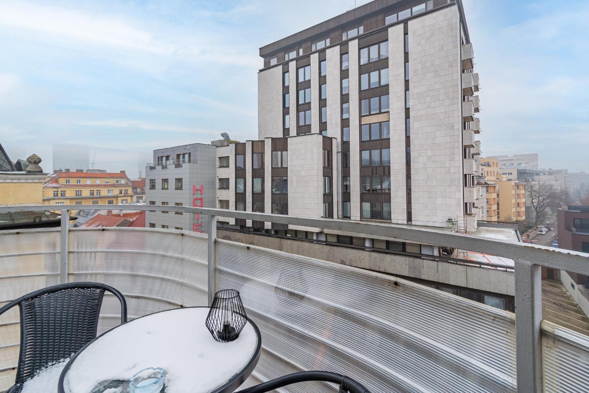 Natural-Style Apartment In The Centre Of Bratislava Exterior photo